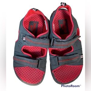 Oschosh shoes sport sandals. Great condition. US size: 9 M
